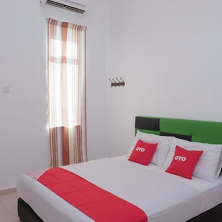 Oyo 90005 Dc Villa Guest House Kuala Rompin Exterior photo