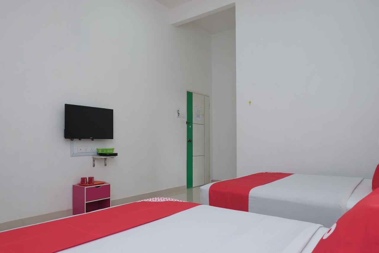 Oyo 90005 Dc Villa Guest House Kuala Rompin Exterior photo